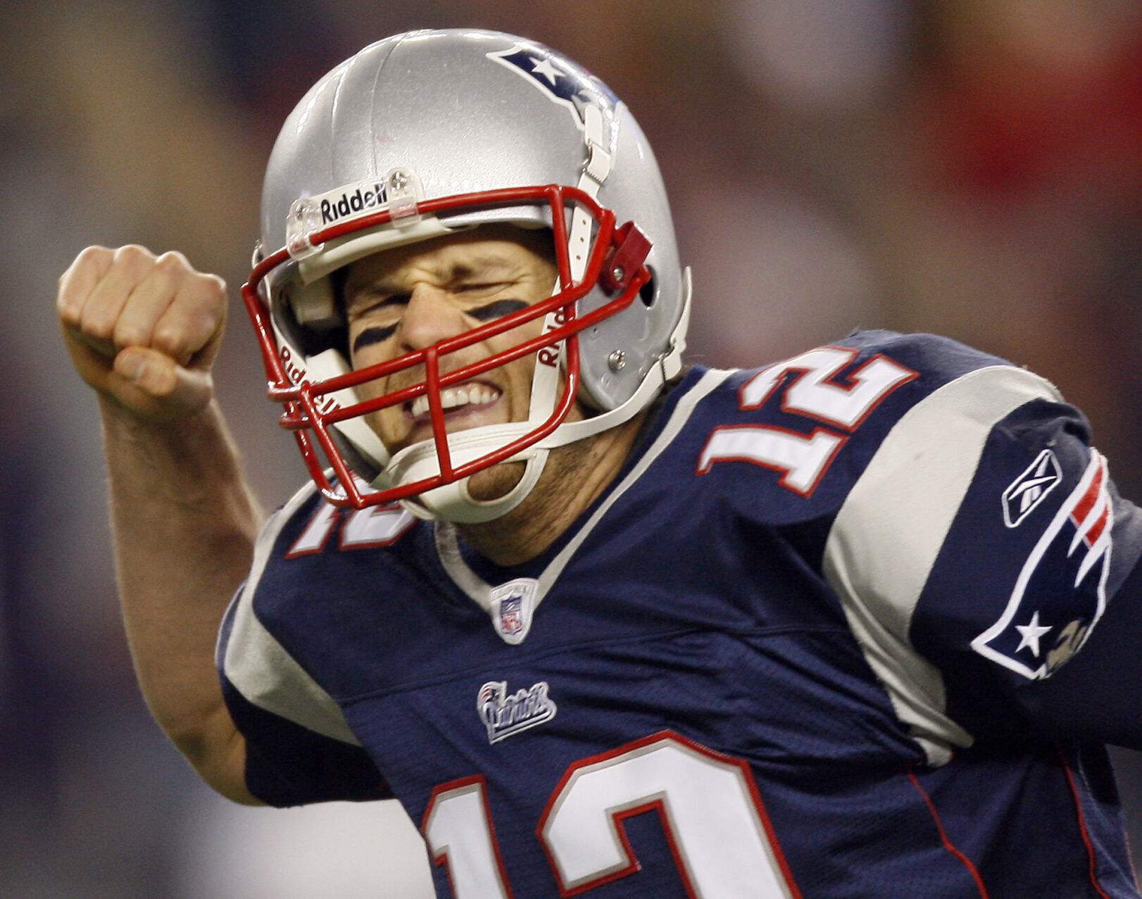 2008: Tom Brady goes 26-for-28 to move New England Patriots to 17-0